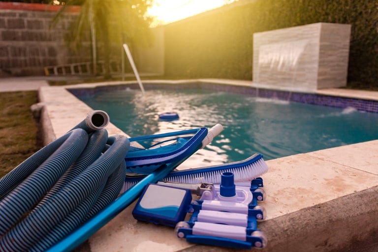Swimming pool cleaning and maintenance kit with vacuum cleaner, pH test, leaf picker and pool sweeper